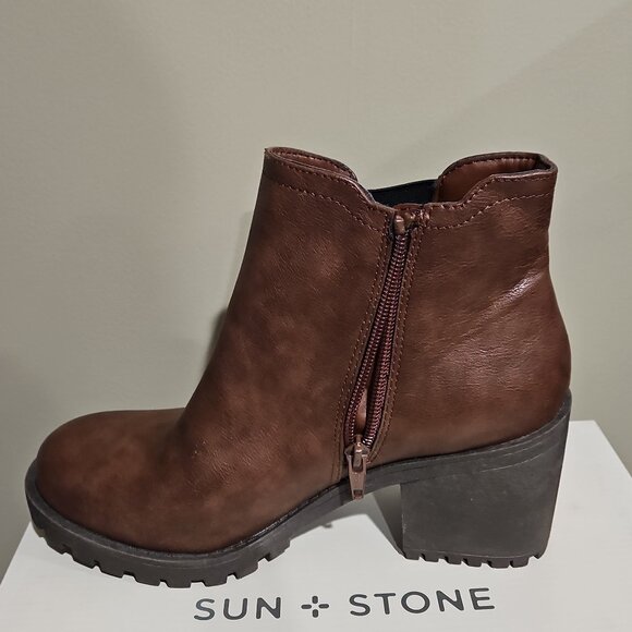 Womens boots - Picture 1 of 2